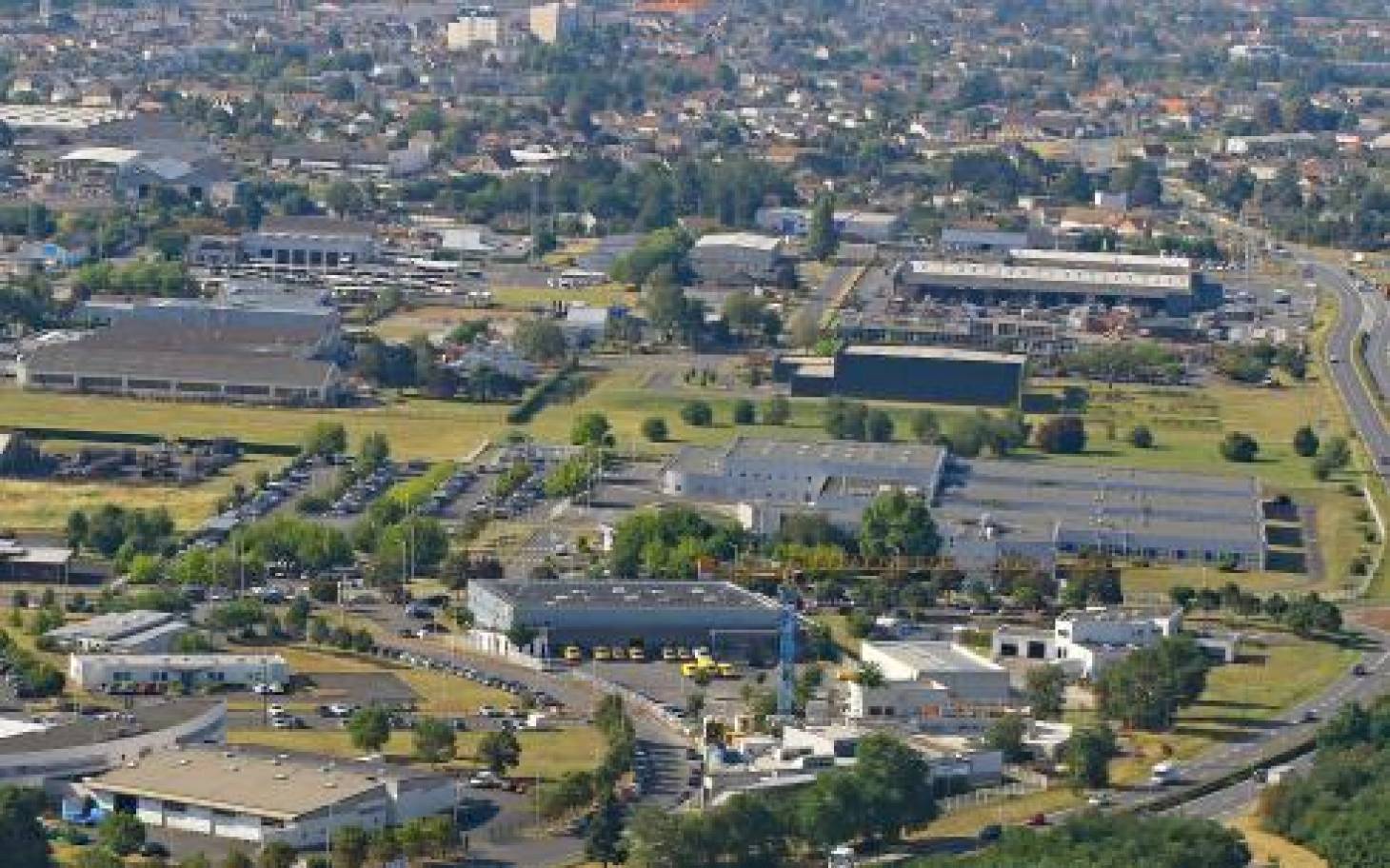 L’industrie en lettres capitales 