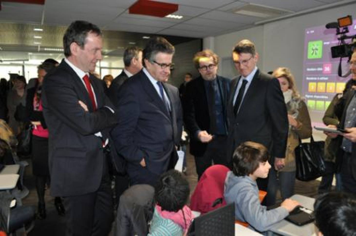 Vincent Peillon inaugure Canopé