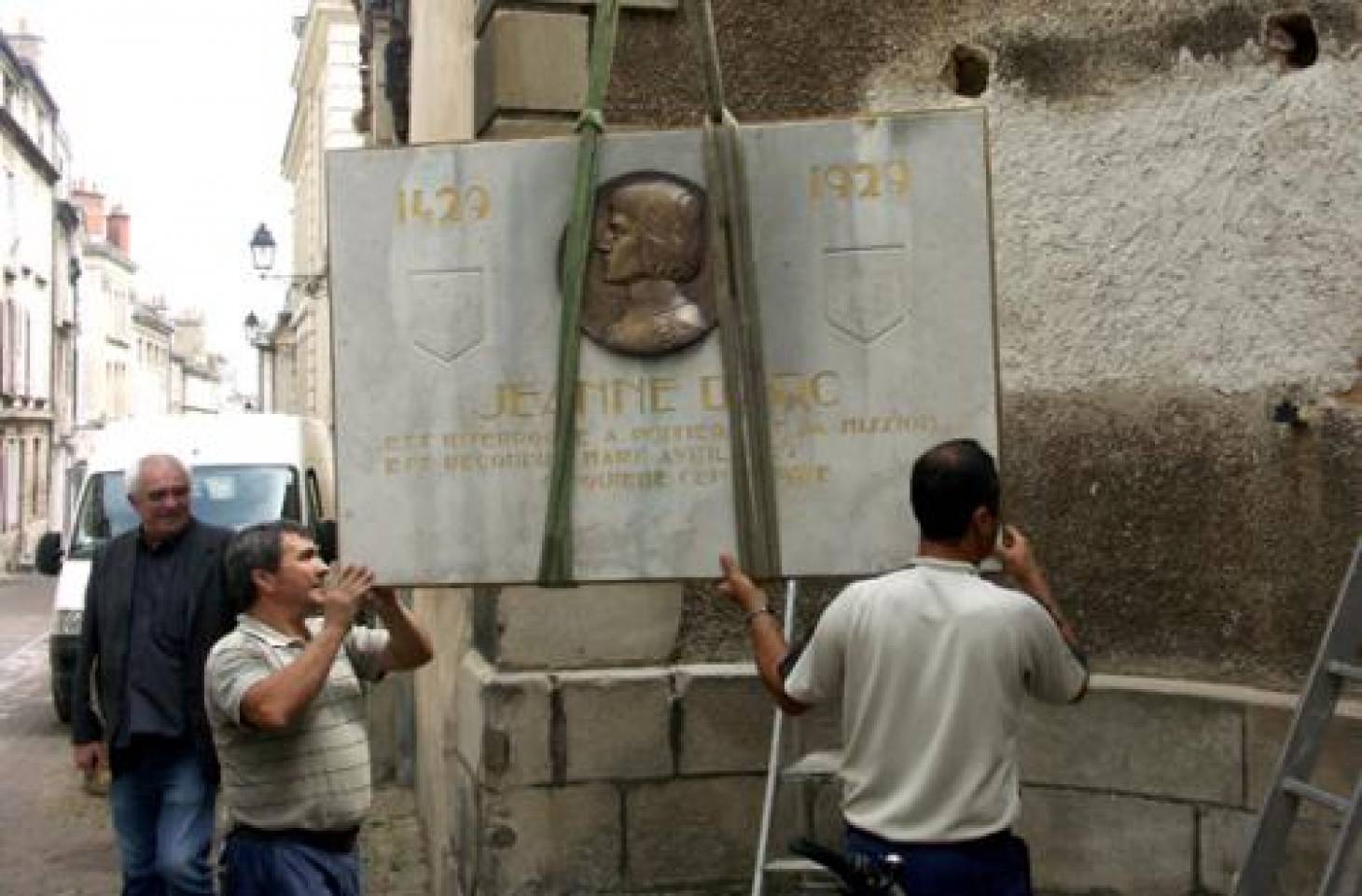 La plaque de Jeanne d'Arc remise en place 