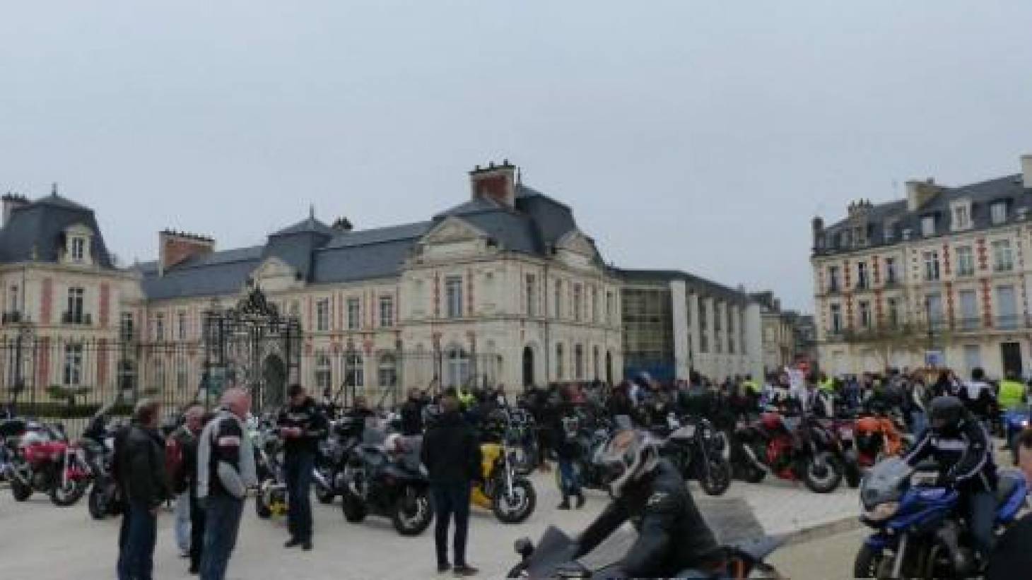 Des Poitevins en "colère" manifestent contre la limitation à 80km/h