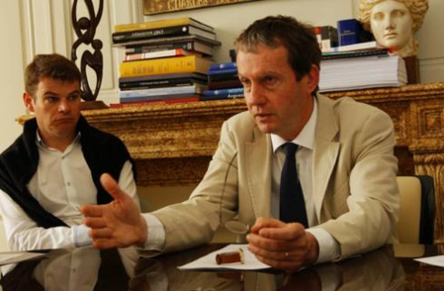 160 contractuels renouvelés pour un an