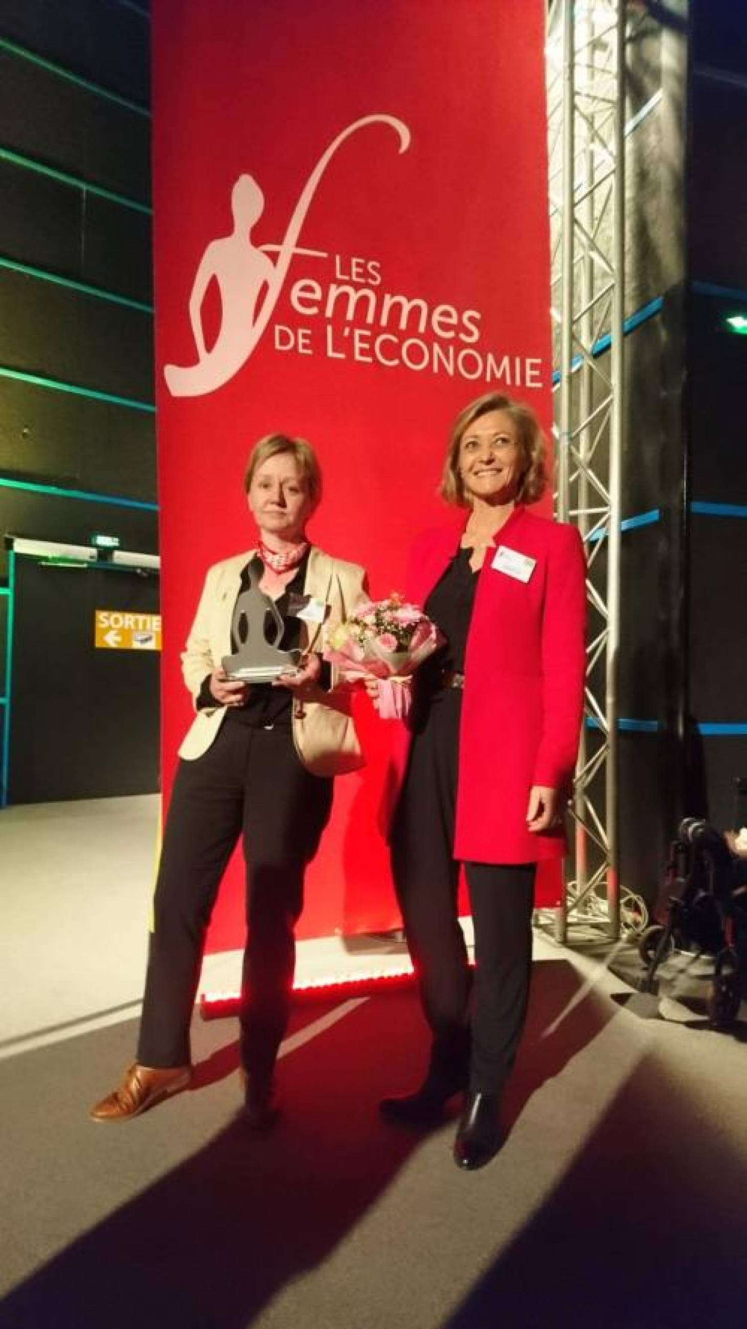 Femmes de l'économie - Sylvie Plumet reçoit le Trophée "Femme dirigeante"