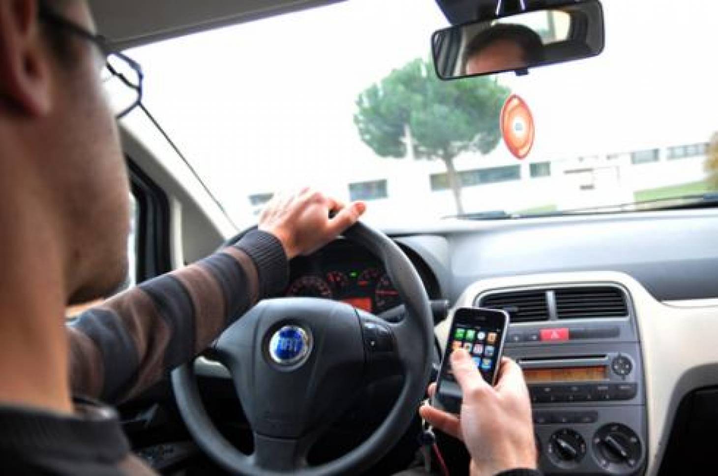 Portable : zéro de conduite pour les jeunes