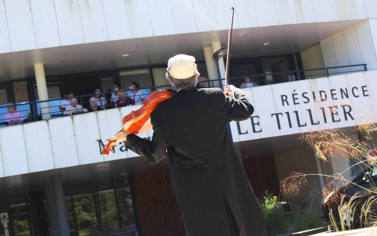 Concert en plein air pour les résidents de Marguerite-Le Tillier
