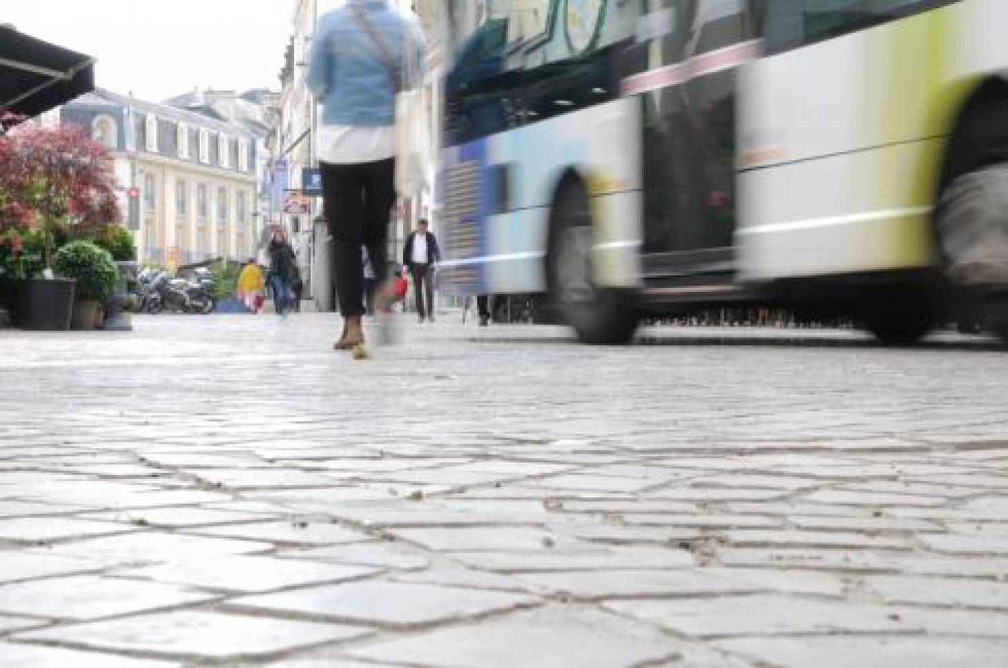 Pavés glissants, premier chantier en vue