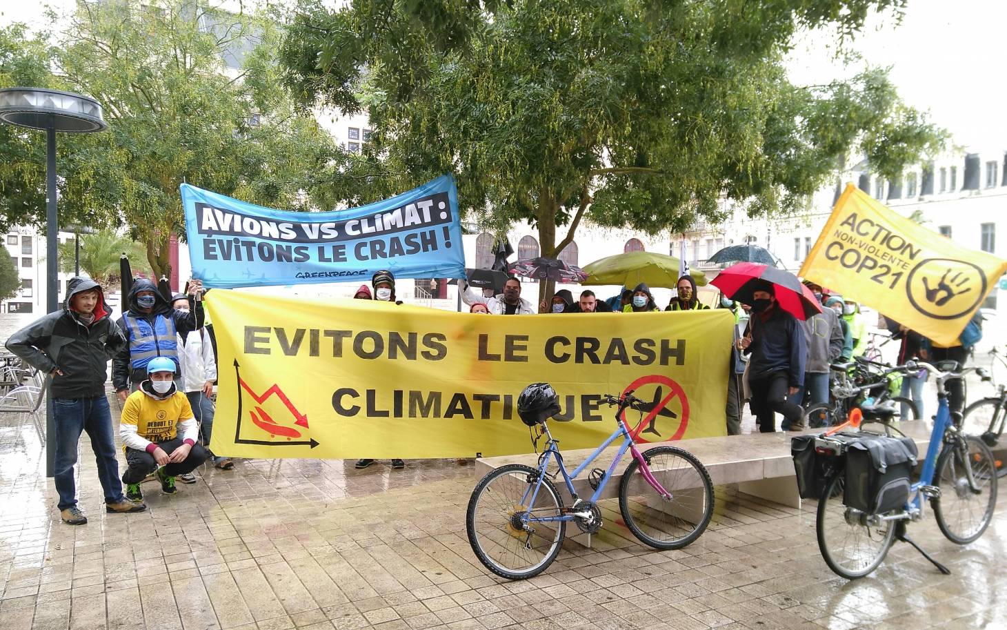 A pied et à deux-roues vers l’aéroport de Poitiers-Biard