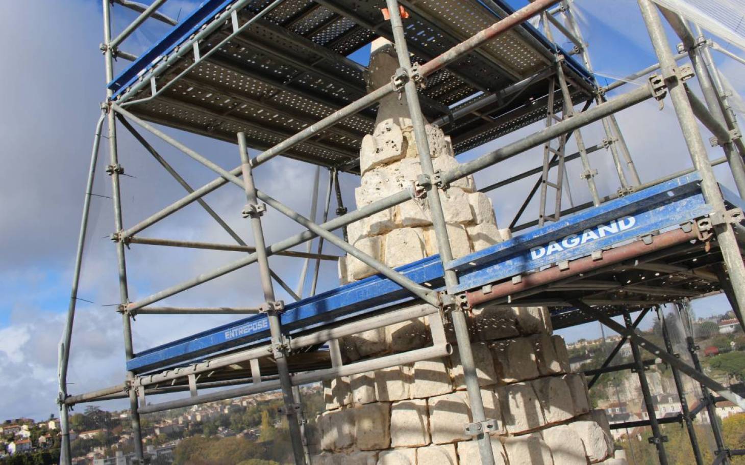 A Poitiers, le chantier de l'église Saint-Jean-de-Montierneuf se poursuit