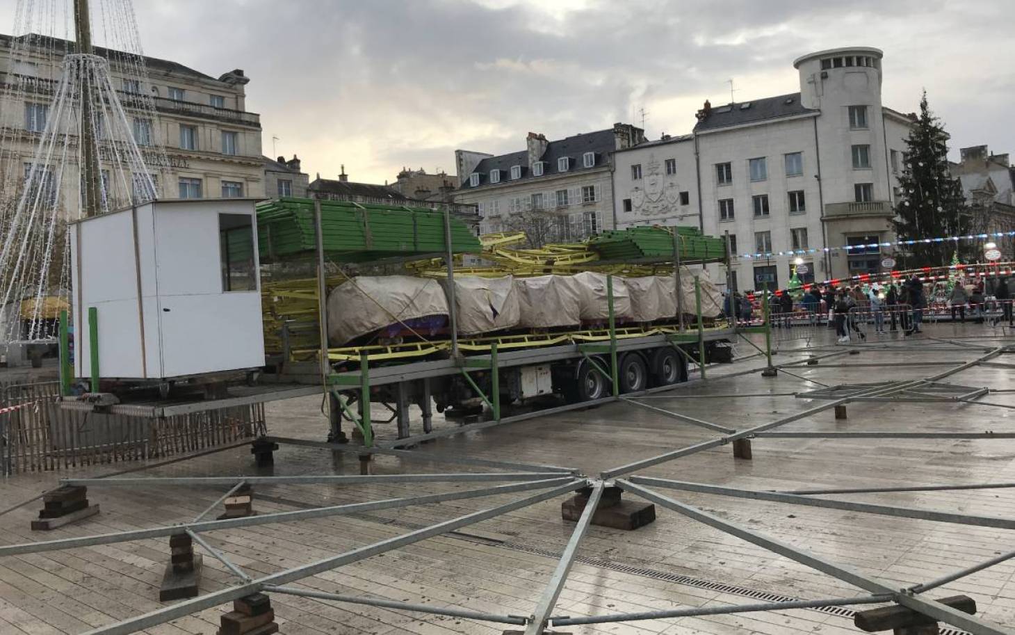 A Poitiers, les forains veulent occuper la place du Maréchal-Leclerc