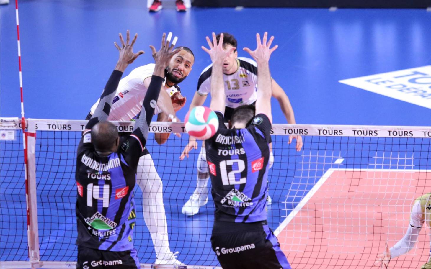 Volley - Poitiers au pied de la montagne héraultaise