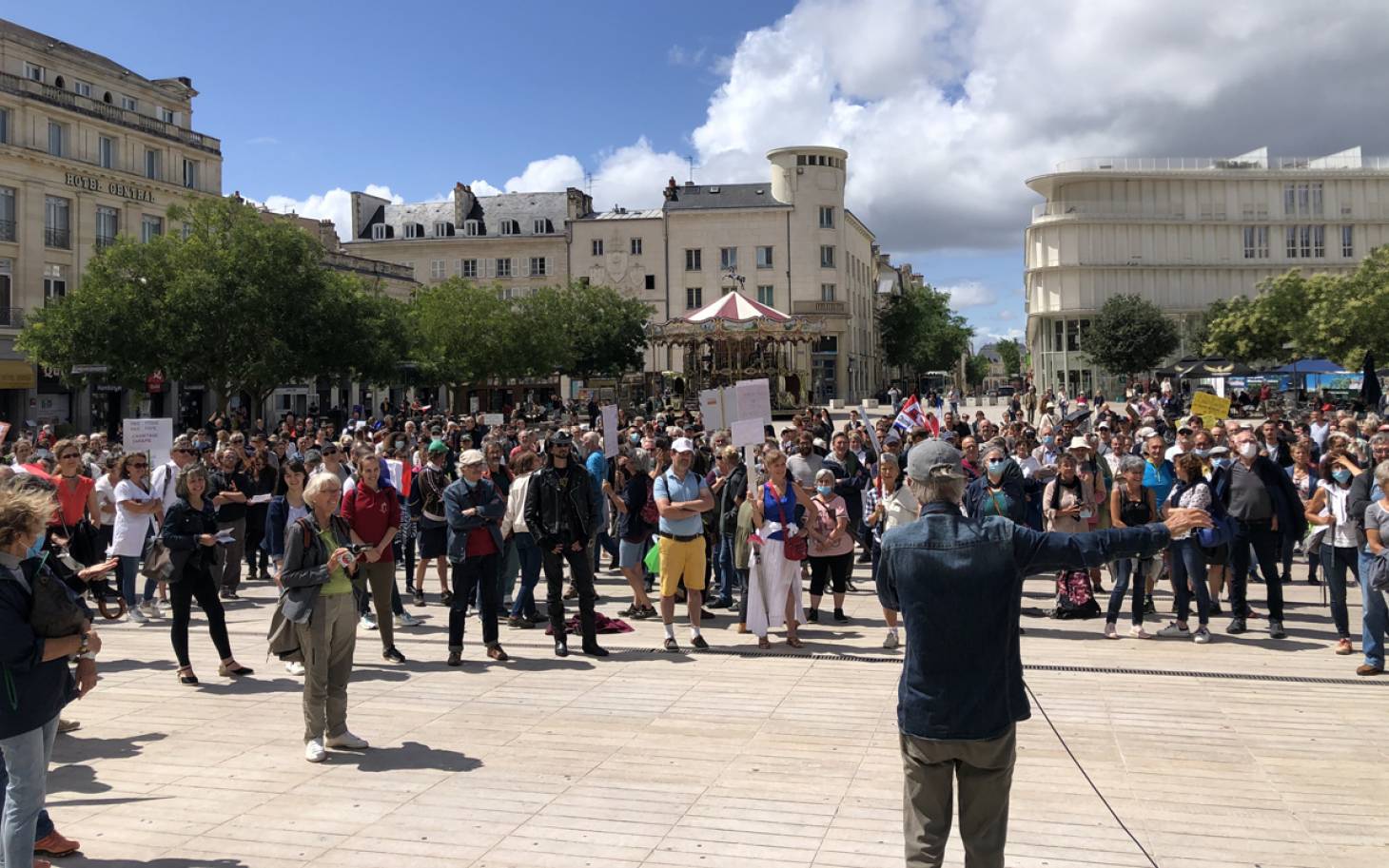Plus de 1 200 personnes contre le pass sanitaire à Poitiers