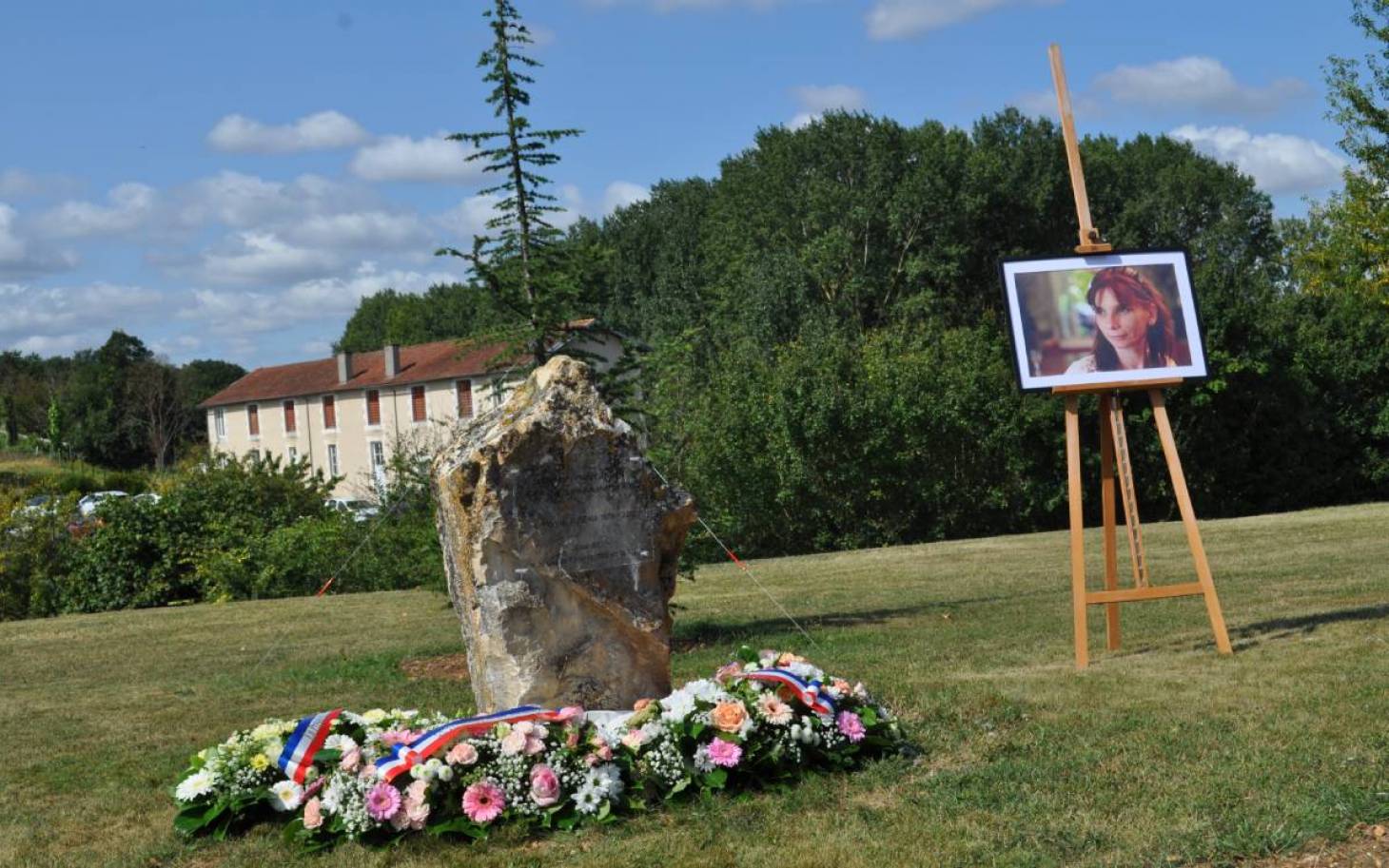 Au couvent de Salvert, un cèdre et une stèle à la mémoire de Marina Fuseau