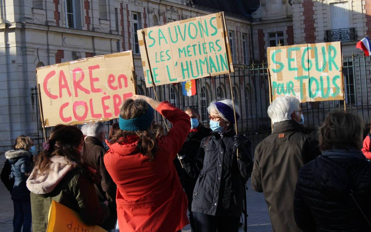 A Poitiers, les employeurs du médico-social et les familles manifestent leur inquiétude