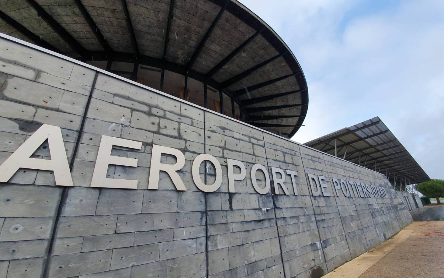 Aéroport : Edimbourg et Lisbonne au départ de Poitiers en 2022