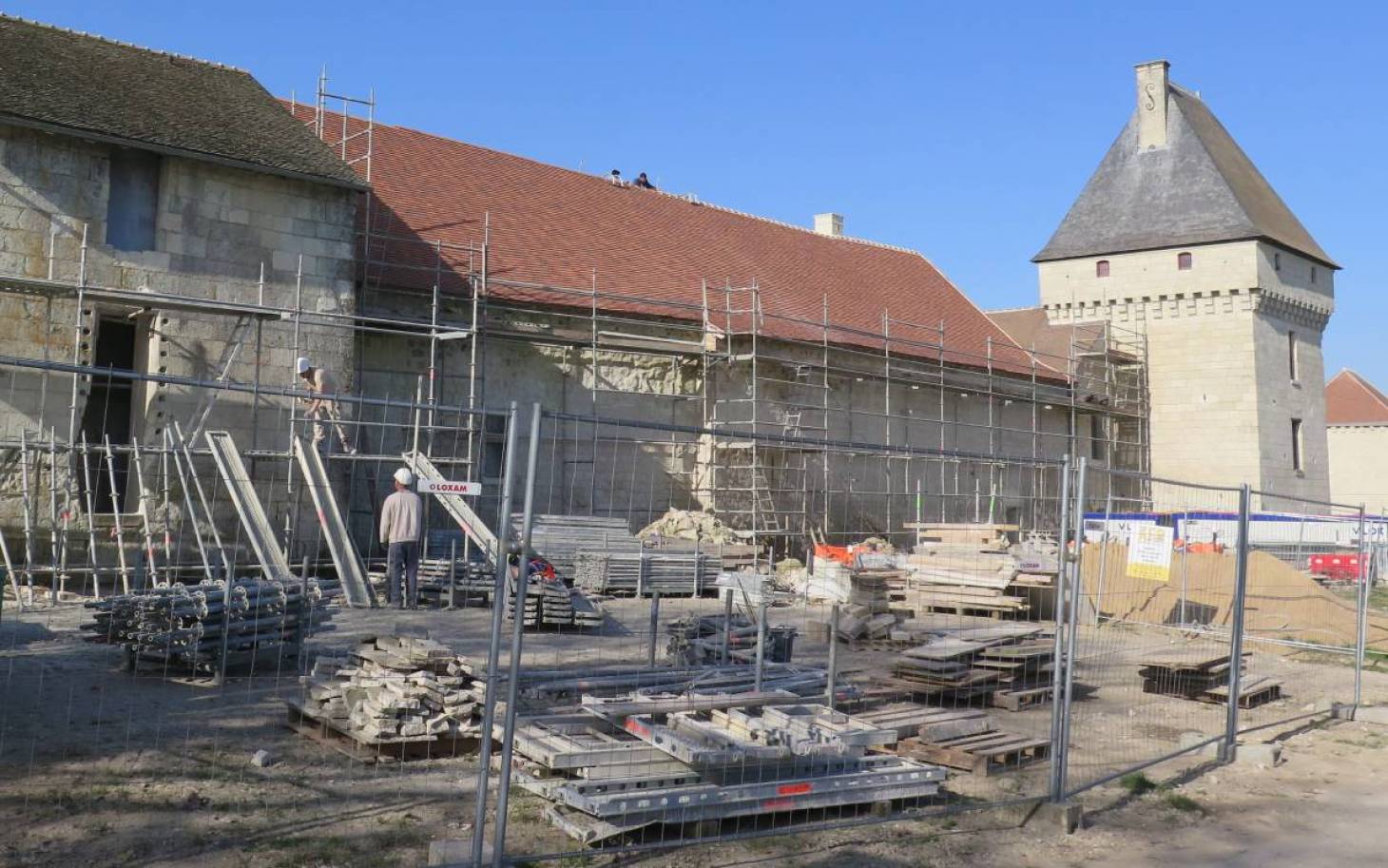 Monts-sur-Guesnes, un château du troisième millénaire