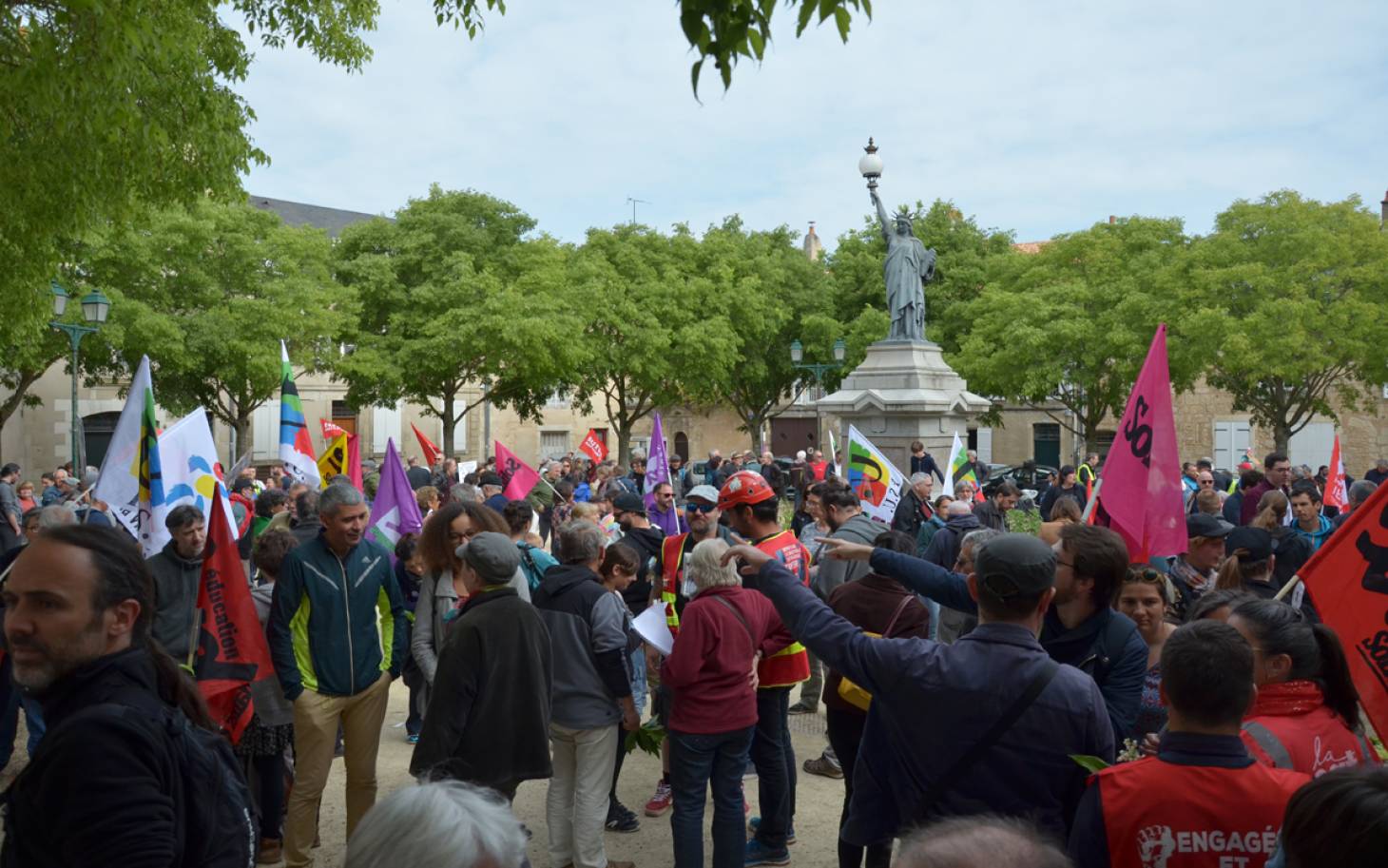 Plusieurs centaines de personnes dans la rue pour le 1er mai dans la Vienne