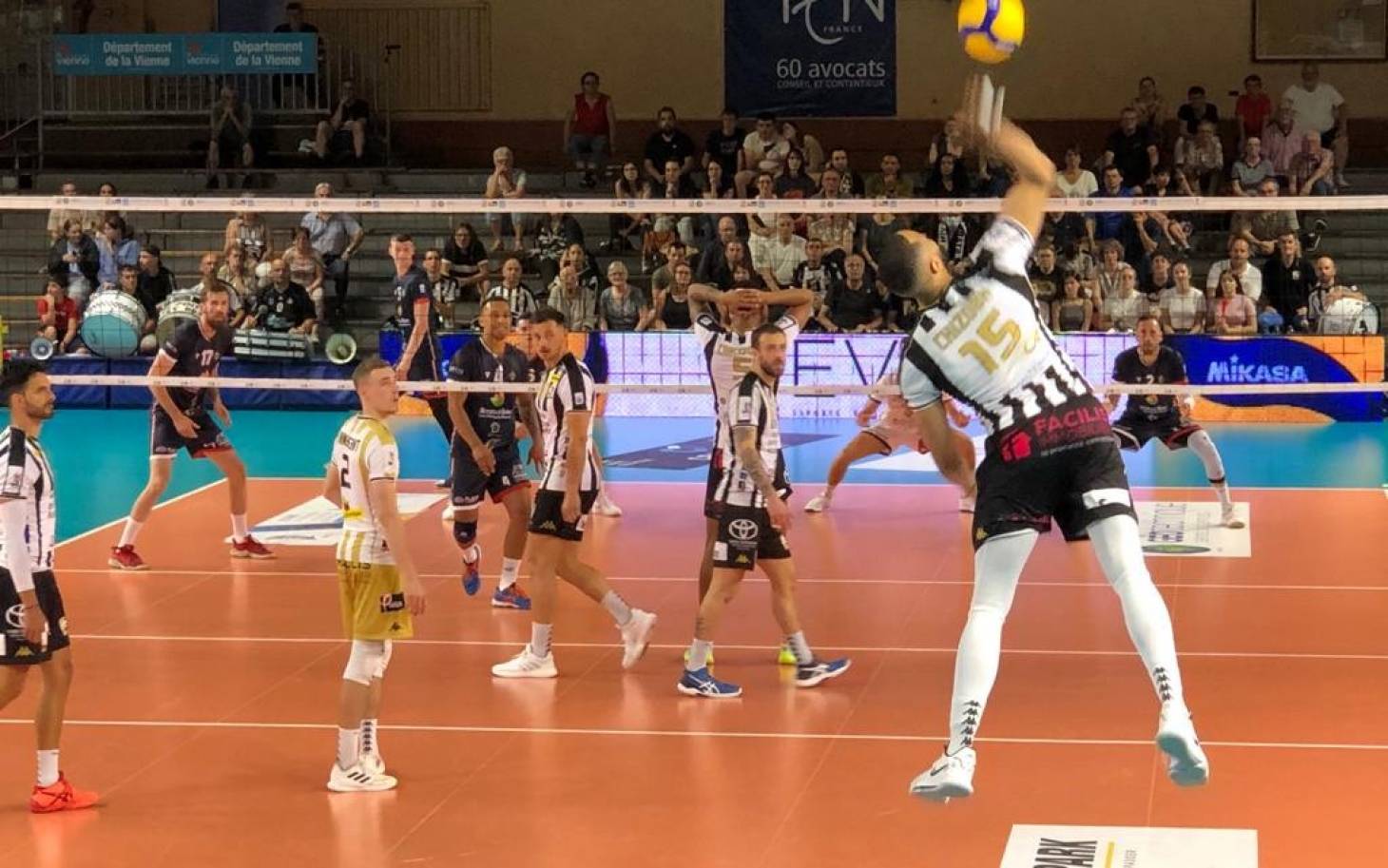 Volley - Poitiers s’offre Cambrai (3-1) pour son dernier match de la saison