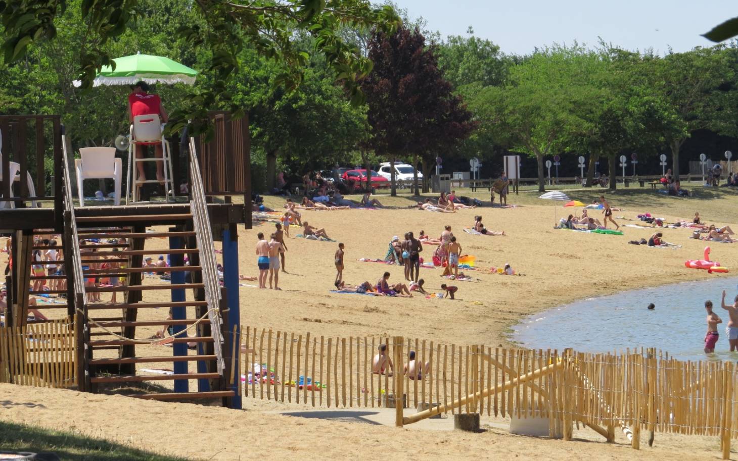 Cyanobactéries - Le lac de Saint-Cyr interdit à la baignade