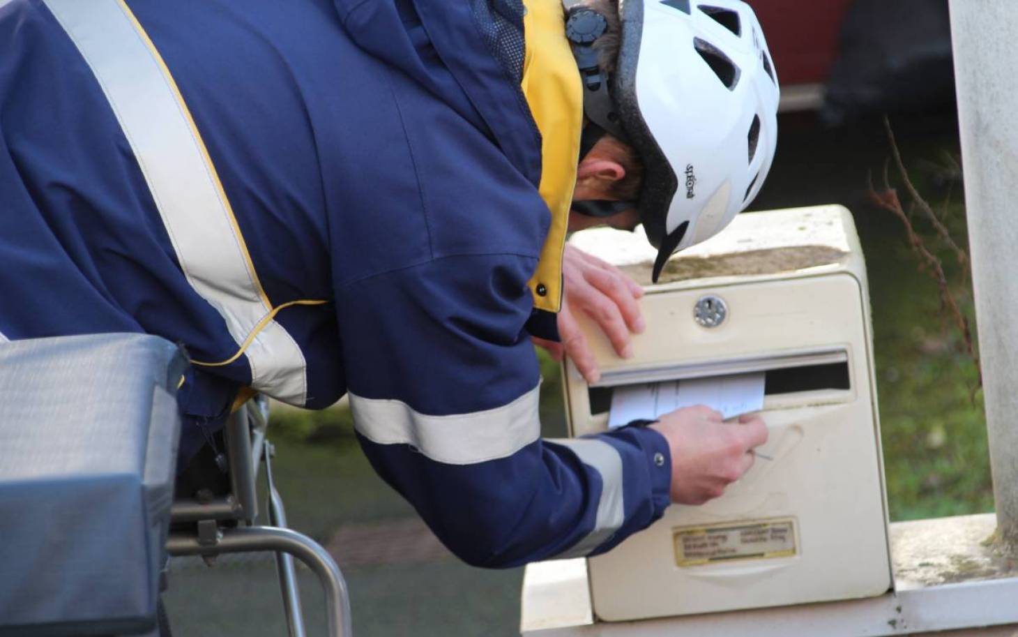 La Poste s’affranchit des tournées quotidiennes