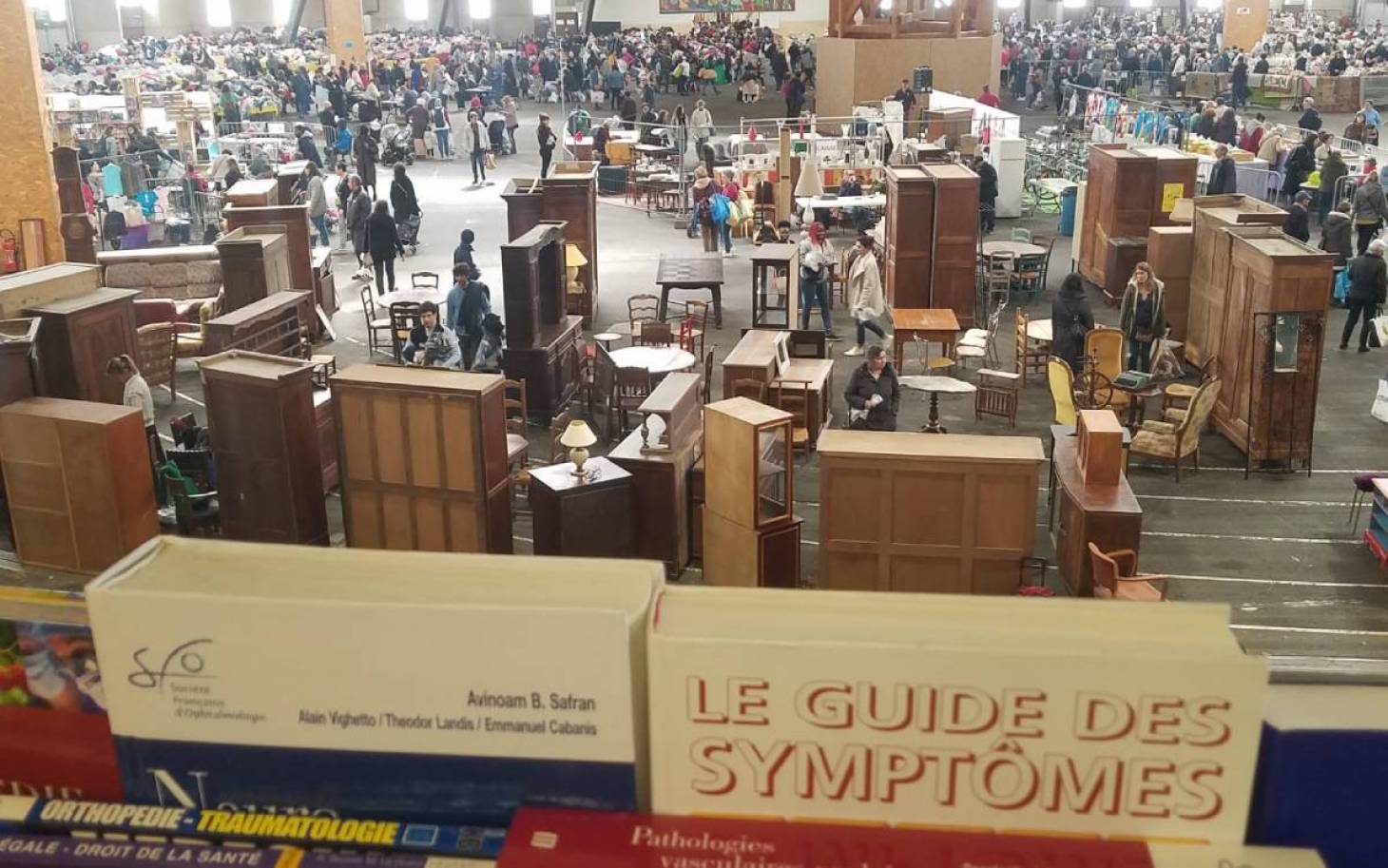 Poitiers - Dernier jour de braderie Emmaüs au parc des expos