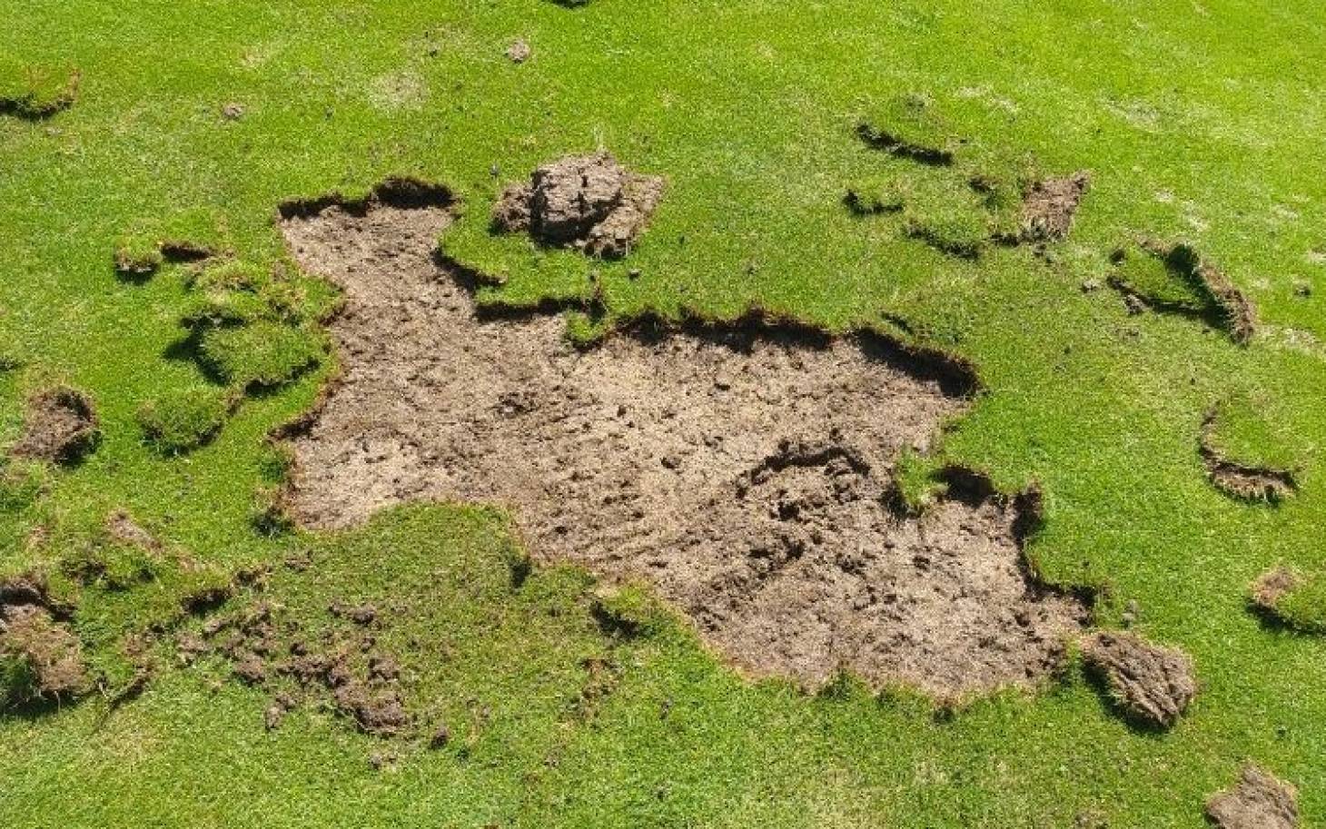 Convoi de l'eau : des dégradations dénoncées au golf de Saint-Cyr