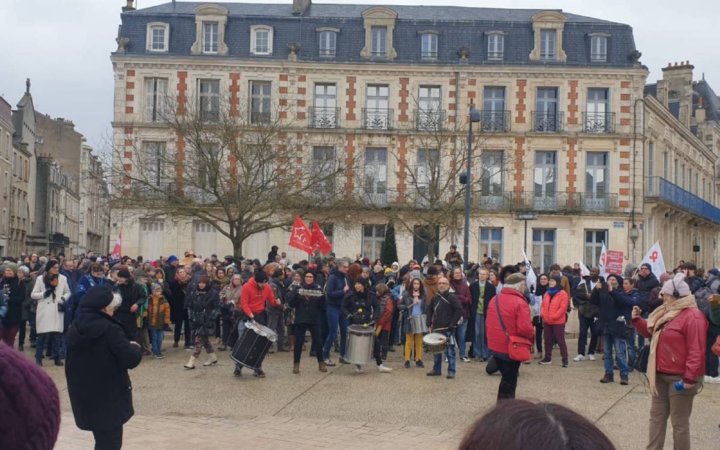 Poitiers - Plusieurs centaines de personnes manifestent contre la loi immigration