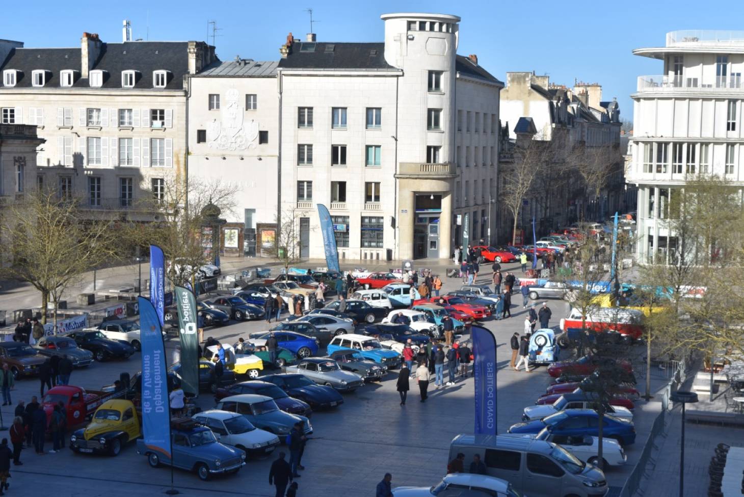 Grand Poitiers : les passionnés de voitures anciennes remontent le temps