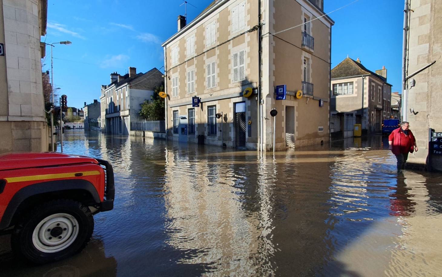 Vigilance orange aux crues sur la Vienne et la Gartempe, le centre-ville de Montmorillon inondé