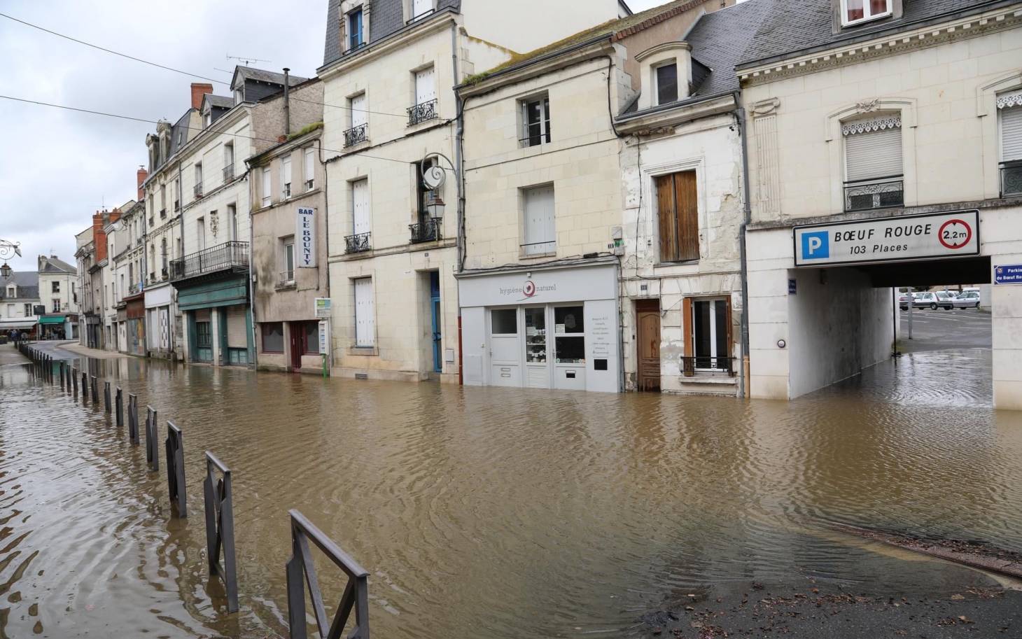 La décrue se poursuit, la vigilance rouge reclassée en orange