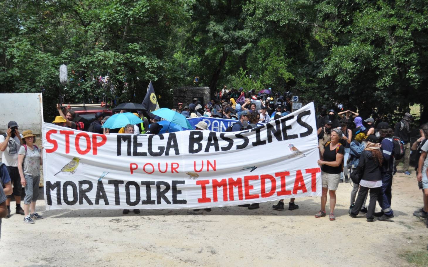 Mégabassines : mobilisation festive et avortée