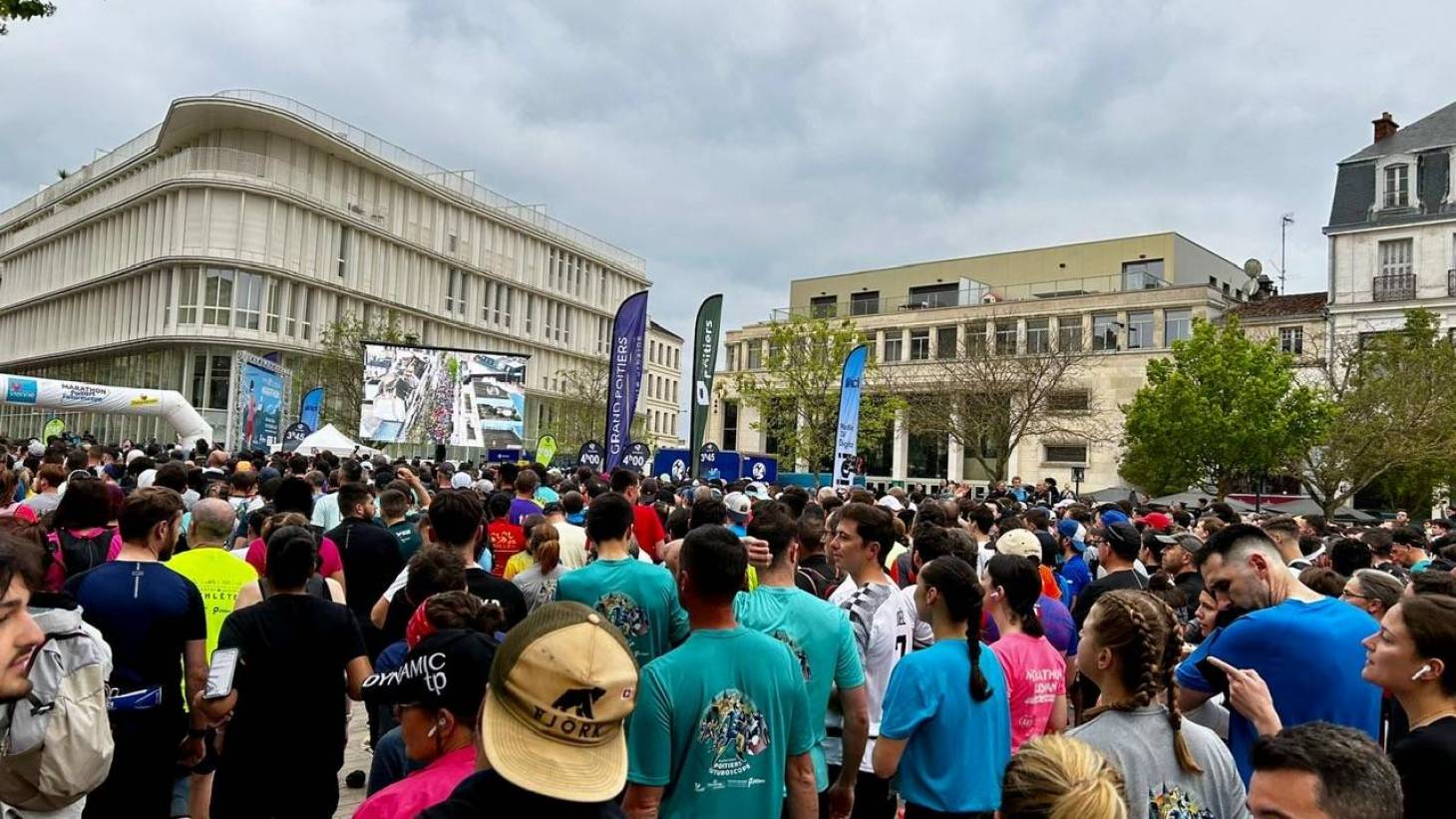 Le départ est donné pour le marathon Poitiers-Futuroscope