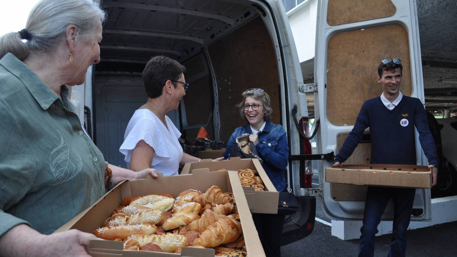 Le CFA des métiers fait un don de viennoiseries aux Restos du cœur