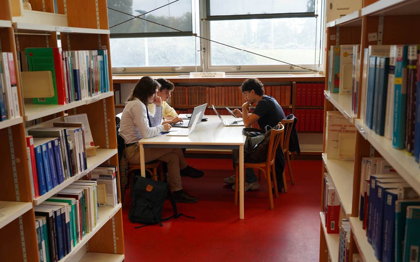 Le droit aimant à étudiants