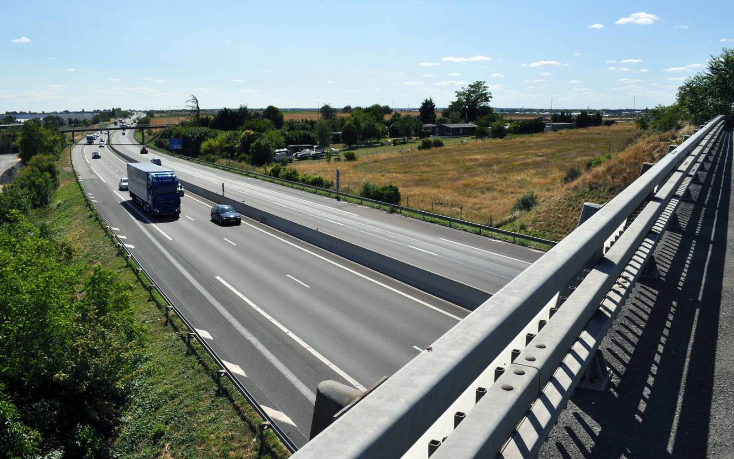 Un mort dans une collision sur l'A10 à hauteur de Jaunay-Marigny