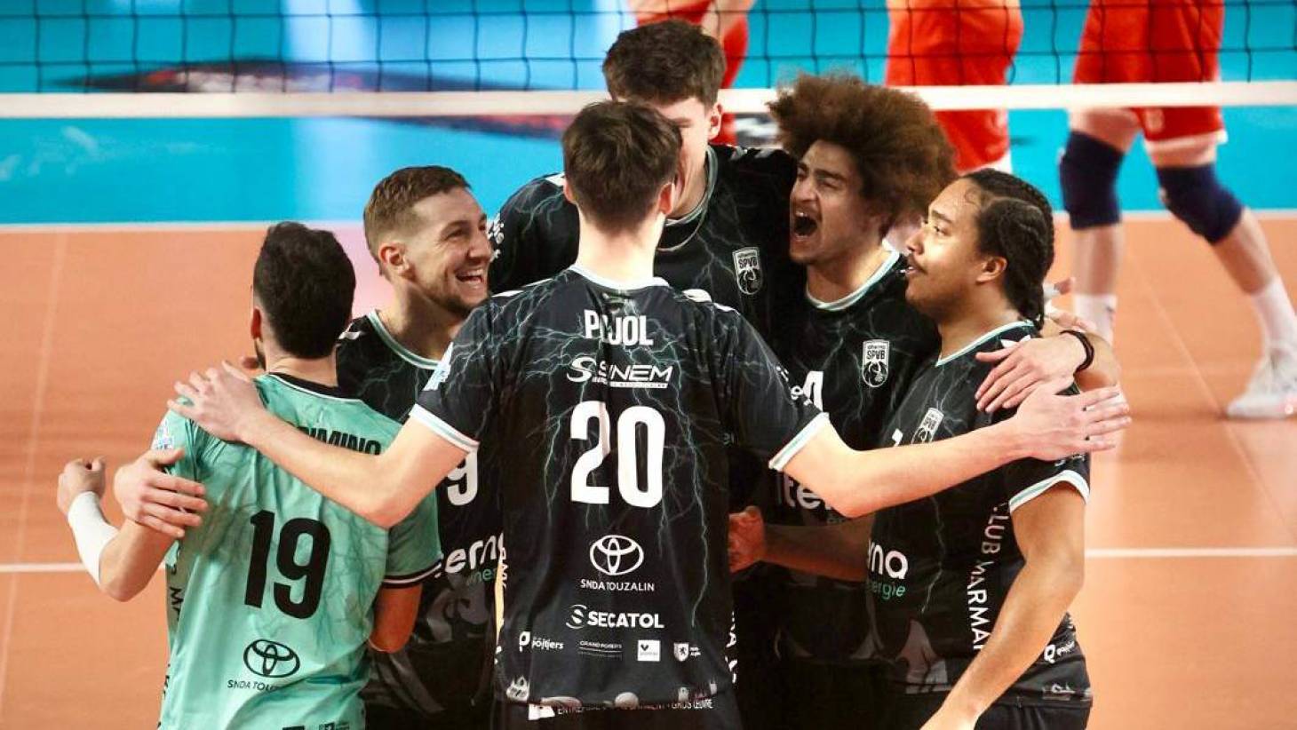 Poitiers renverse Bucarest au sommet du suspense