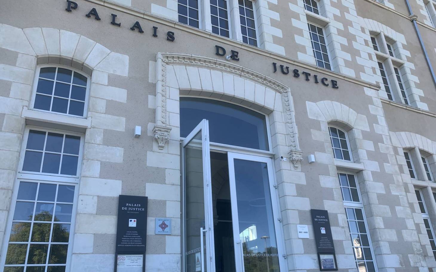 Guet-apens homophobe à Poitiers : le mineur mis en cause placé sous contrôle judiciaire
