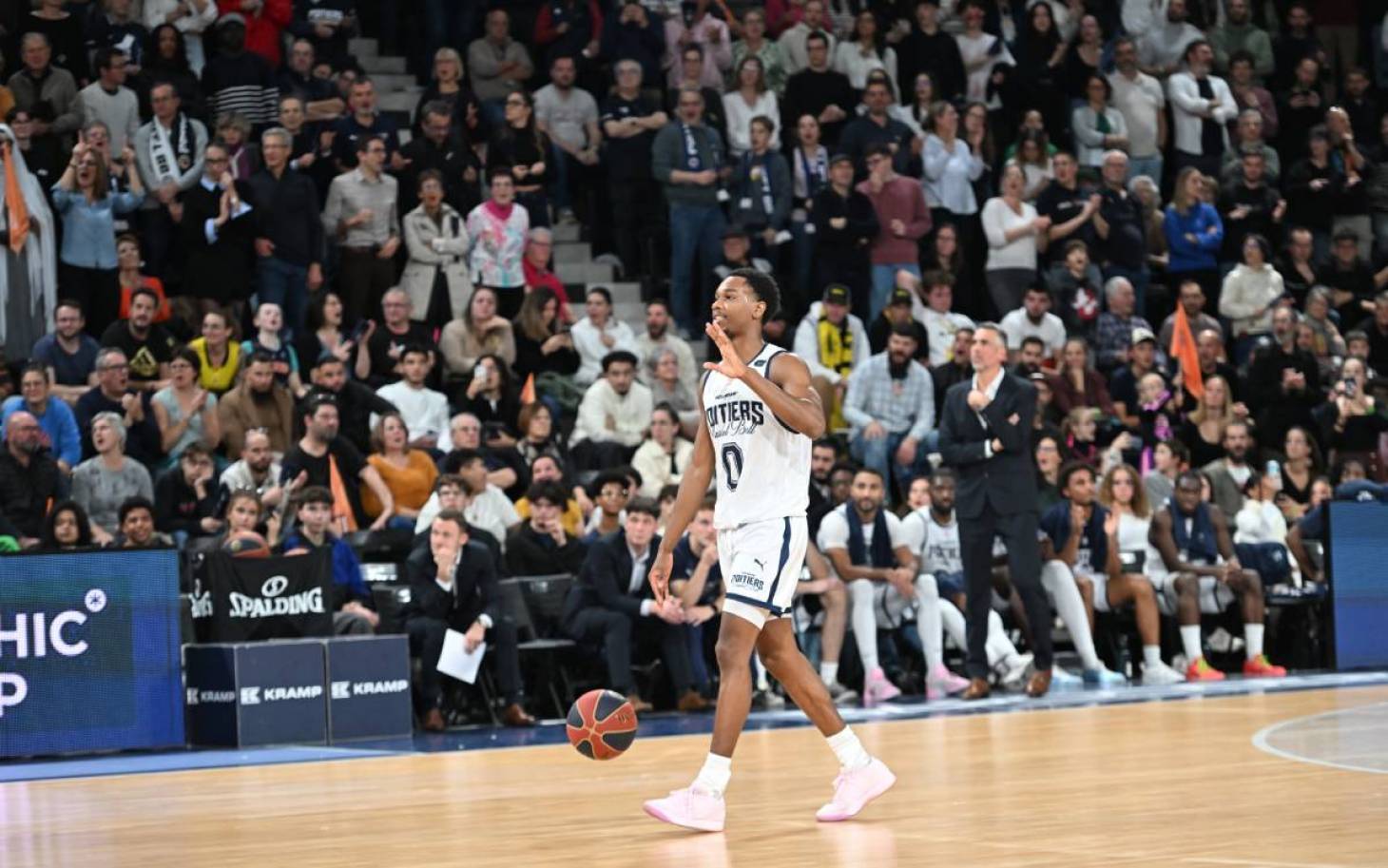Basket/Elite 2 - Le PB86 confirme sa dynamique à Challans (73-83)