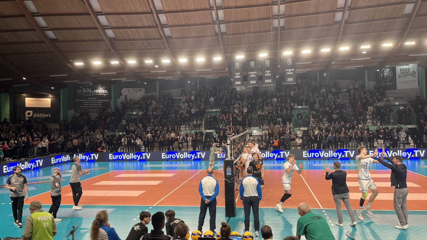 Volley/Coupe CEV - Poitiers s'impose (3-0) et file en quart de finale