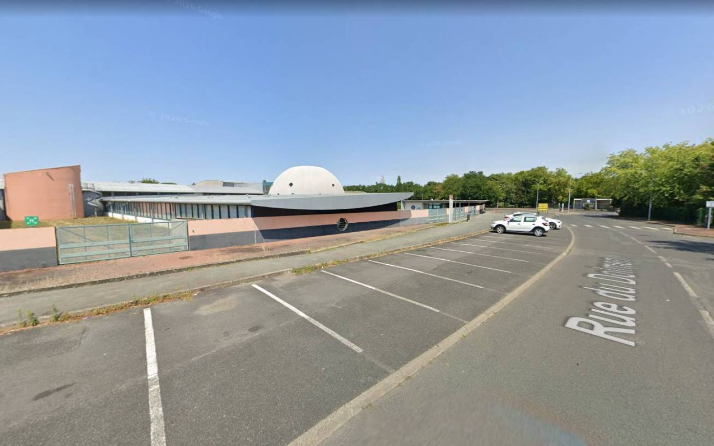 Coups de couteau devant le Dolmen : trois individus mis en cause