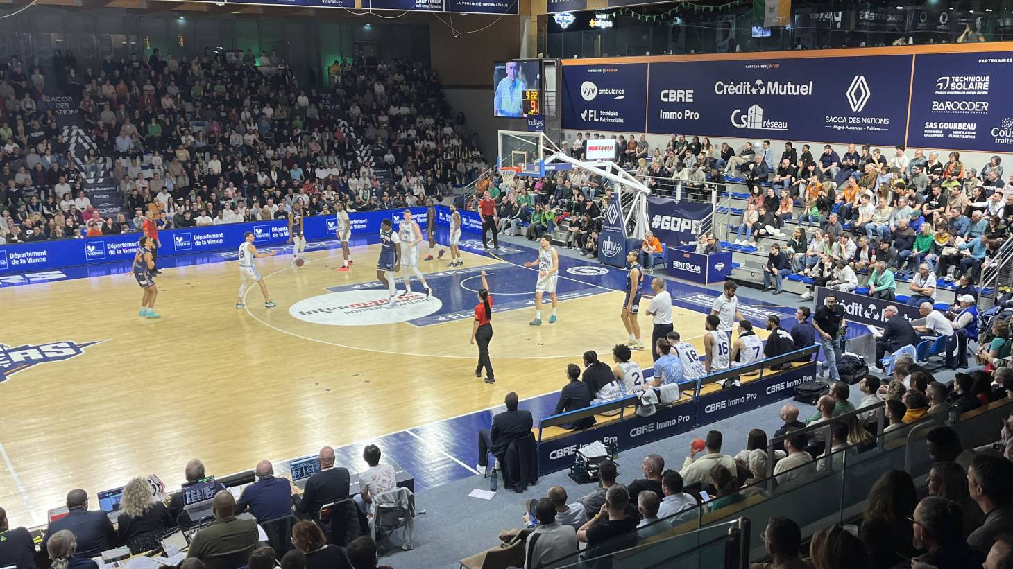 Basket/Elite 2 - Poitiers renverse le leader (98-88)
