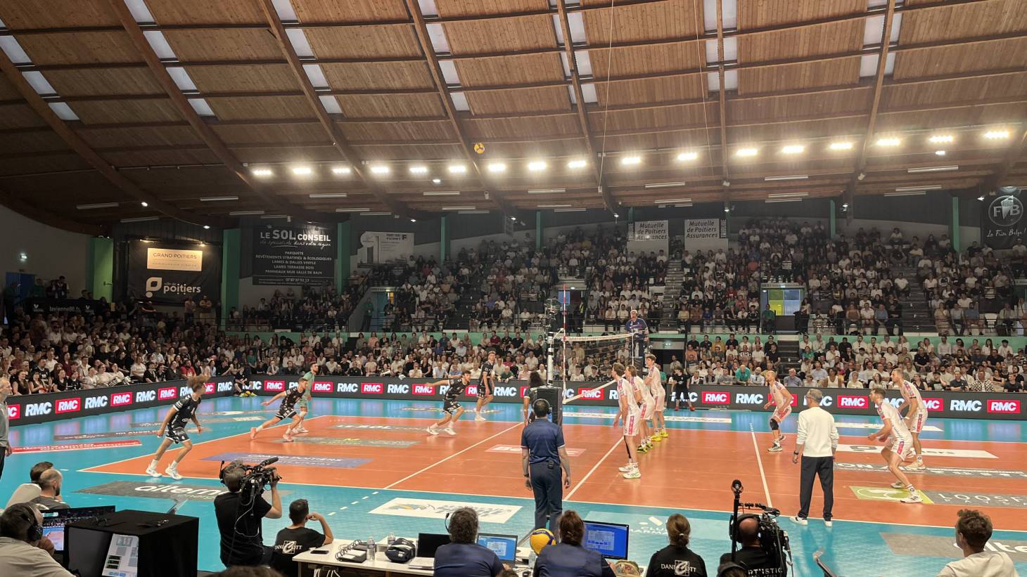 Volley/MSL - Poitiers renverse Paris et file en finale (3-2)