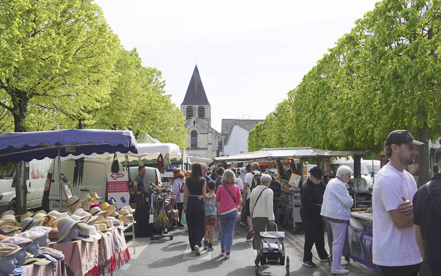 A Chauvigny, un marché entre tradition et gourmandise