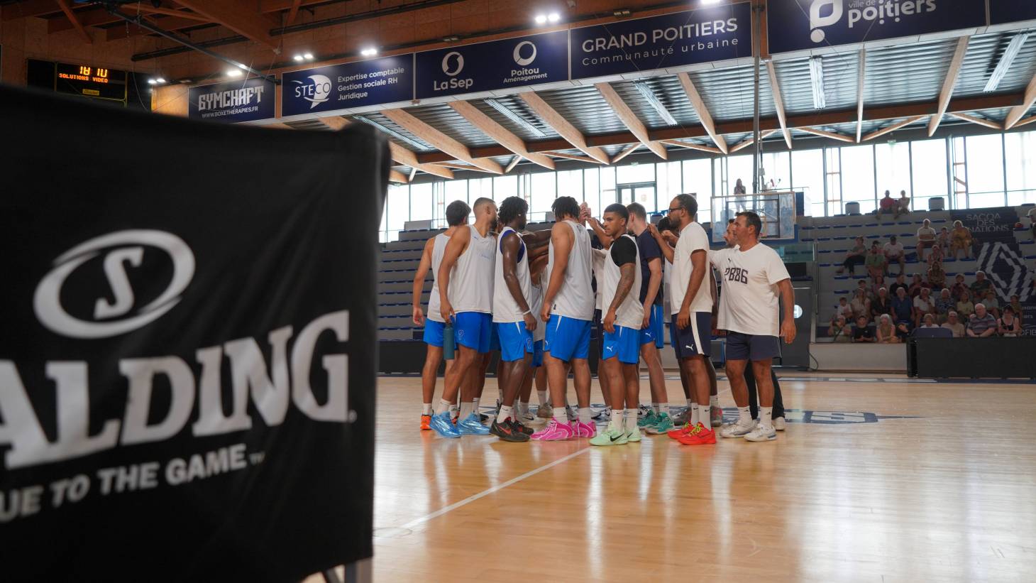 Poitiers reprend l'entraînement devant son public