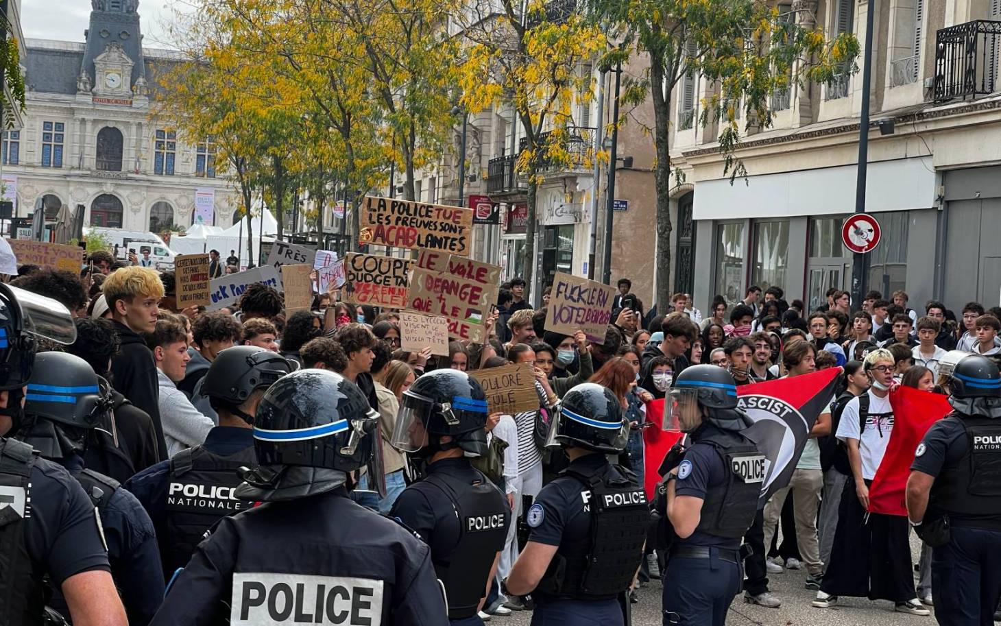 Onze personnes interpellées lors des manifestations lycéenes