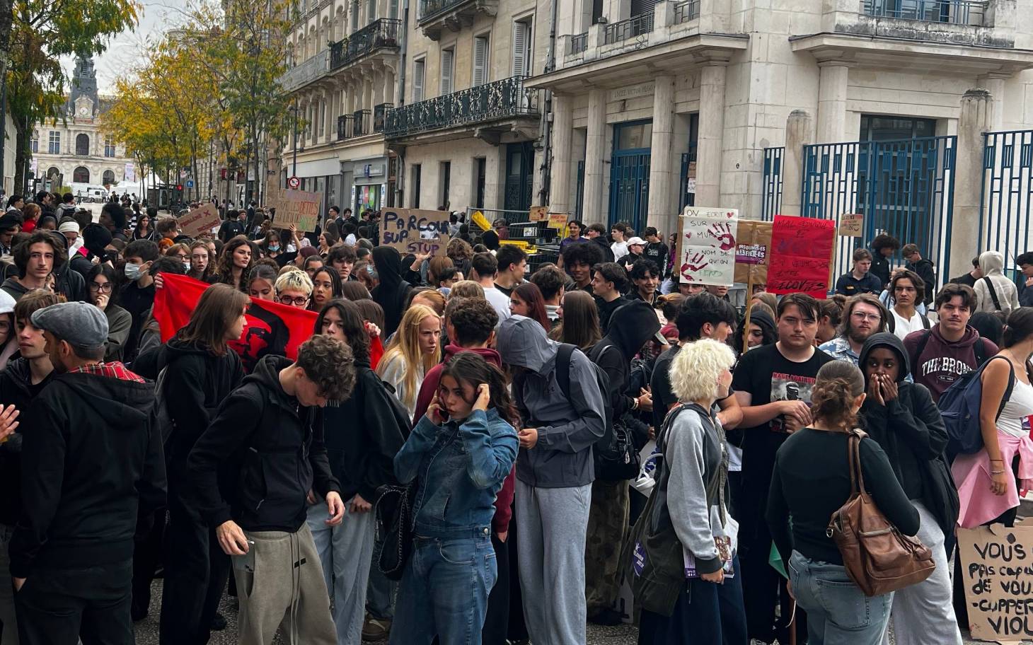 Mobilisation lycéenne : dix établissements concernés, des perturbateurs dans le cortège poitevin