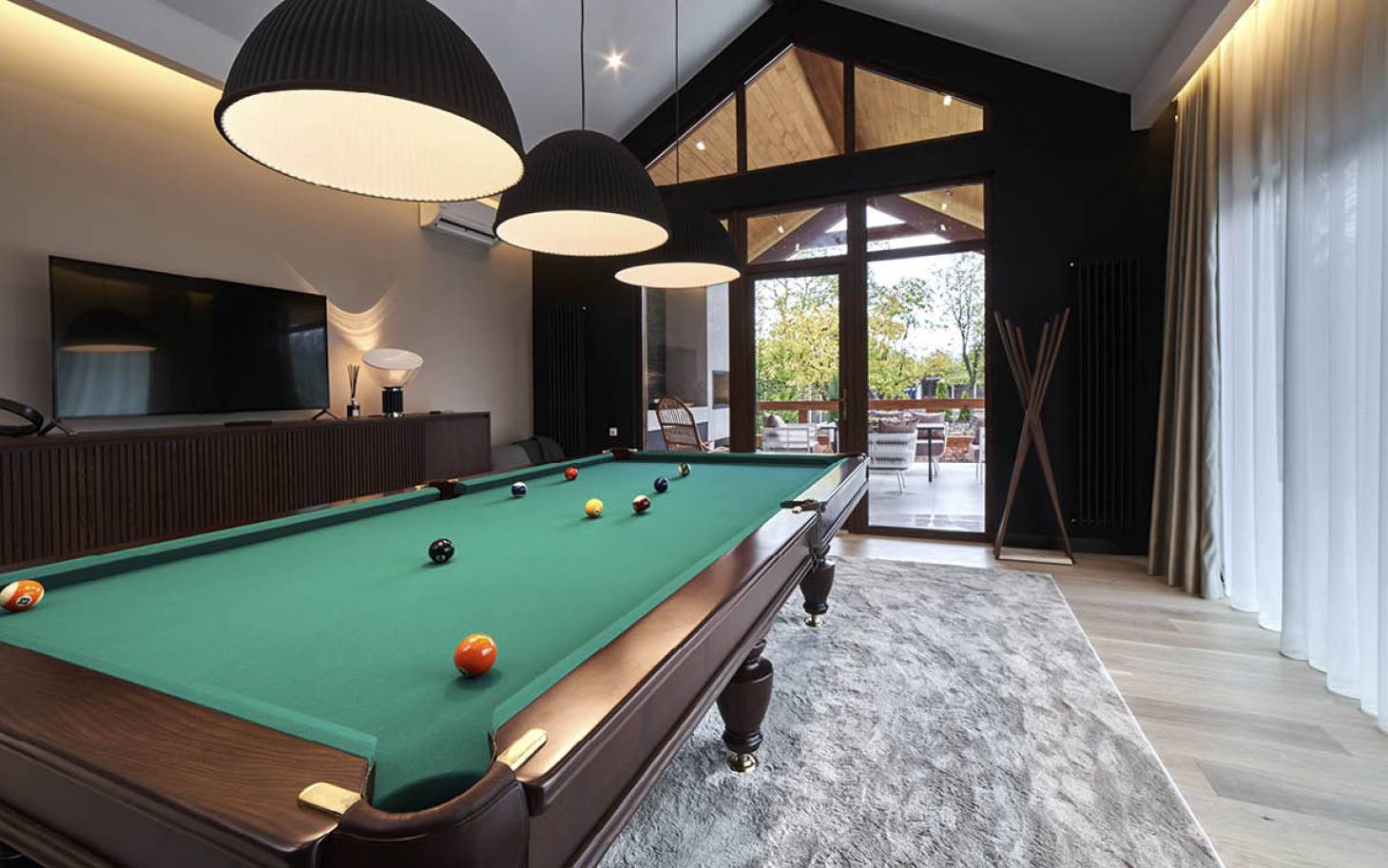 La maison se pique aux jeux