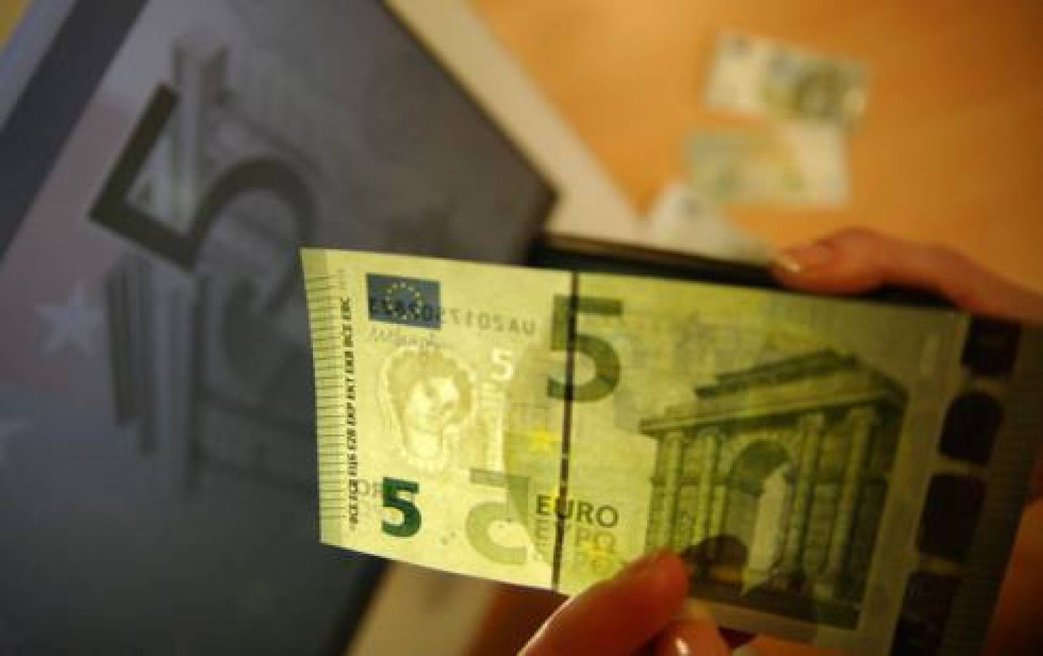 Faux billets : comment éviter l'arnaque 