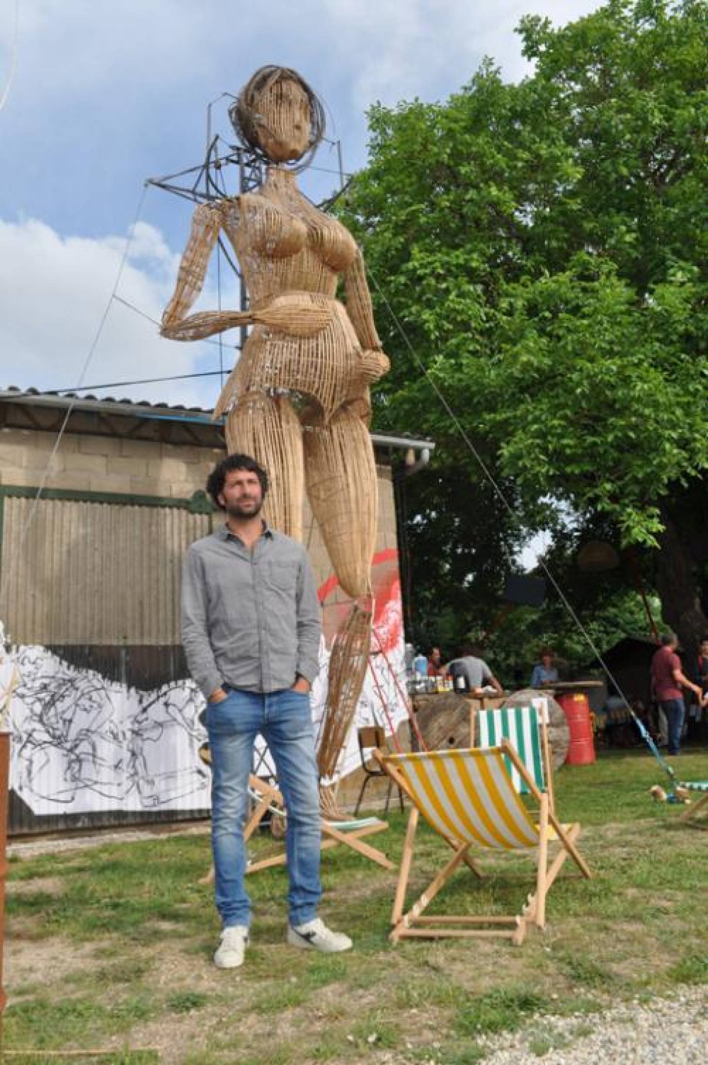 L’Homme Debout prend de la hauteur