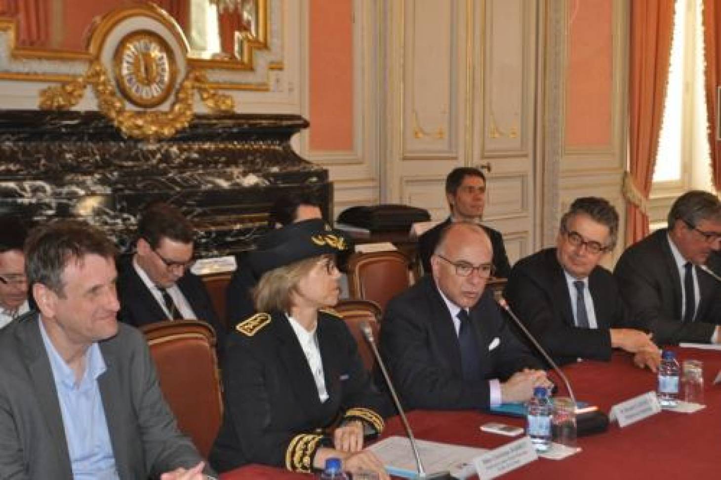 Bernard Cazeneuve participe à une table-ronde sur la laïcité à Poitiers