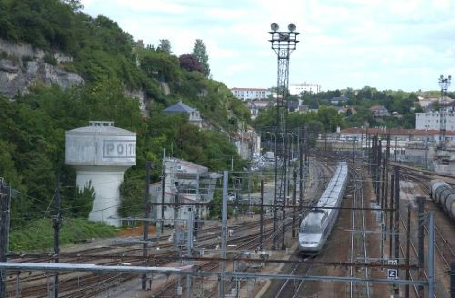 LGV Poitiers-Limoges : SNCF Réseau renonce à acquérir les terrains