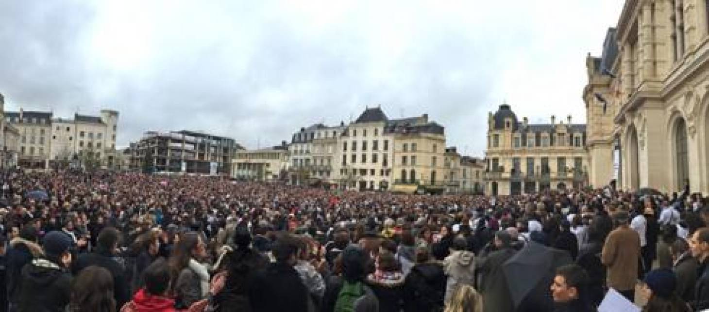 Hey Charlie, Poitiers te suit...